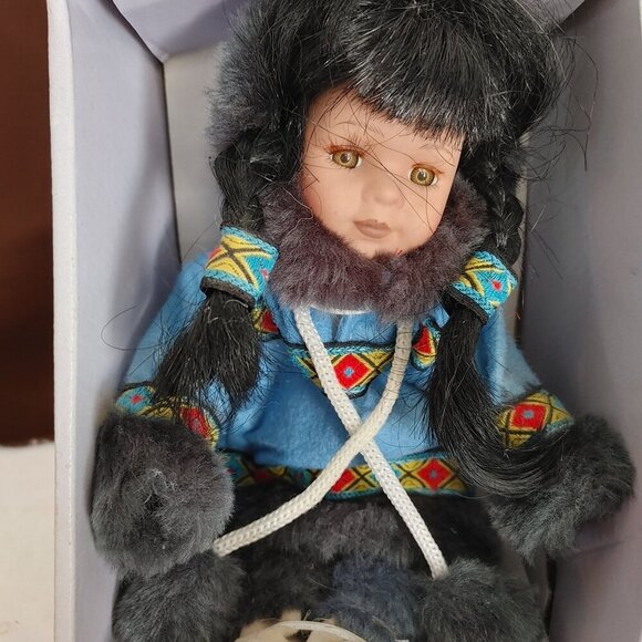 Vintage Hand Crafted Native Alaskan Eskimo Doll - Picture 3 of 6